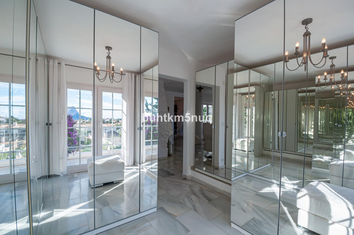 House – Detached Villa in Calpe