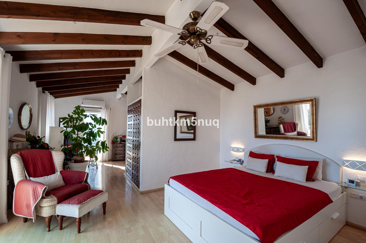 House – Detached Villa in Calpe