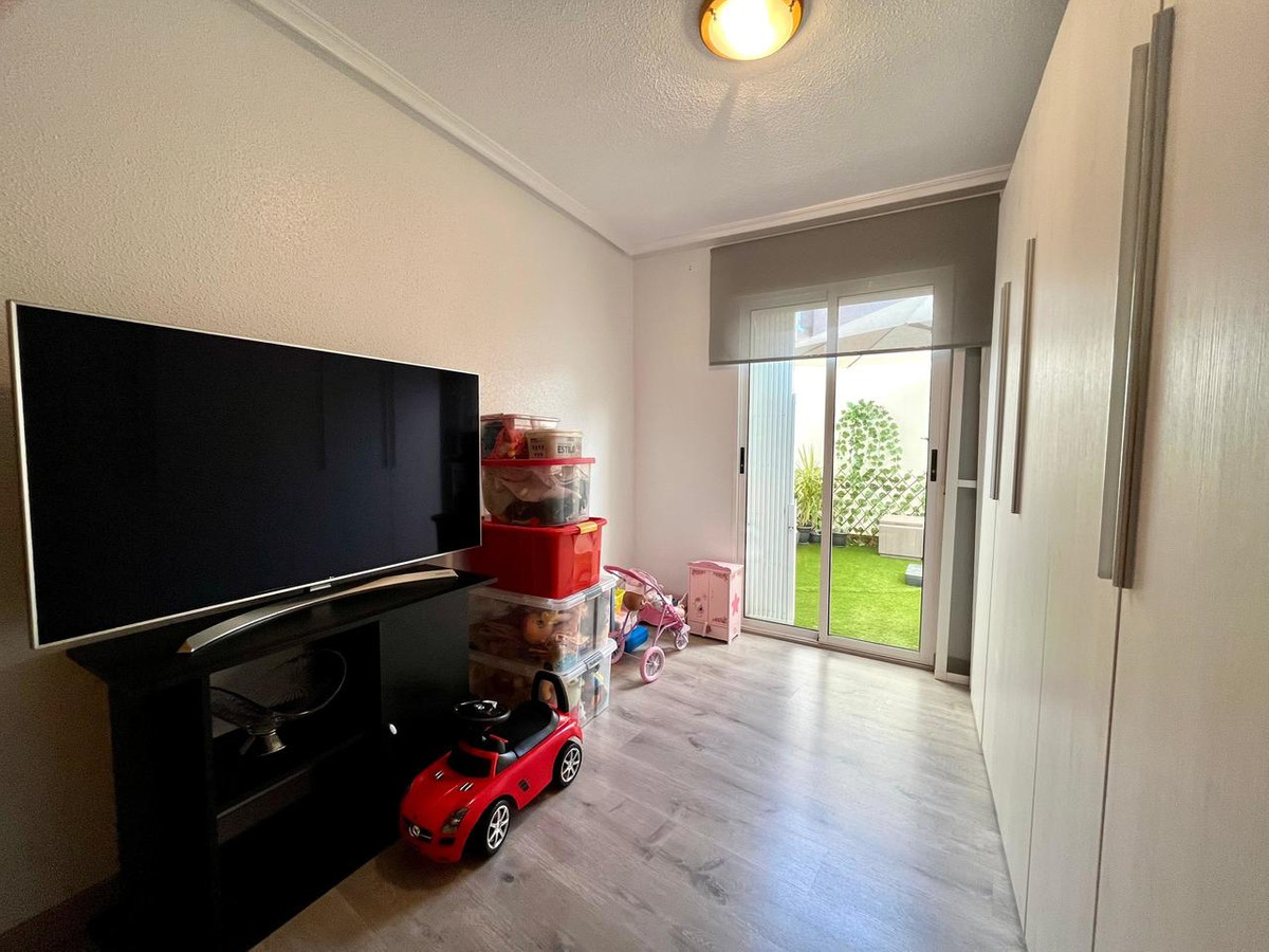 ShowFeedImage Apartment – Middle Floor Apartment in Torrevieja