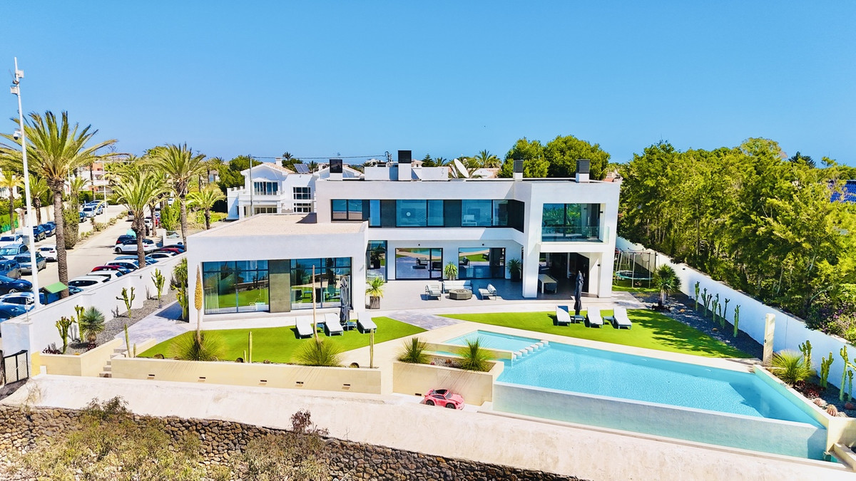 ShowFeedImage House – Detached Villa in Orihuela