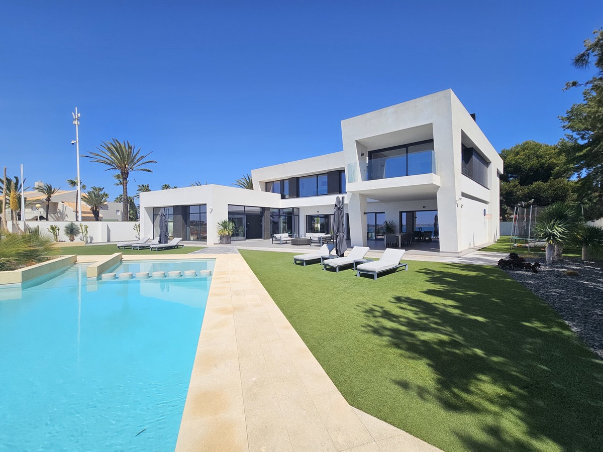 ShowFeedImage House – Detached Villa in Orihuela