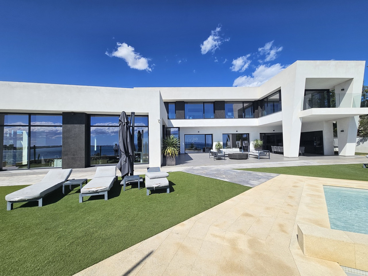 ShowFeedImage House – Detached Villa in Orihuela