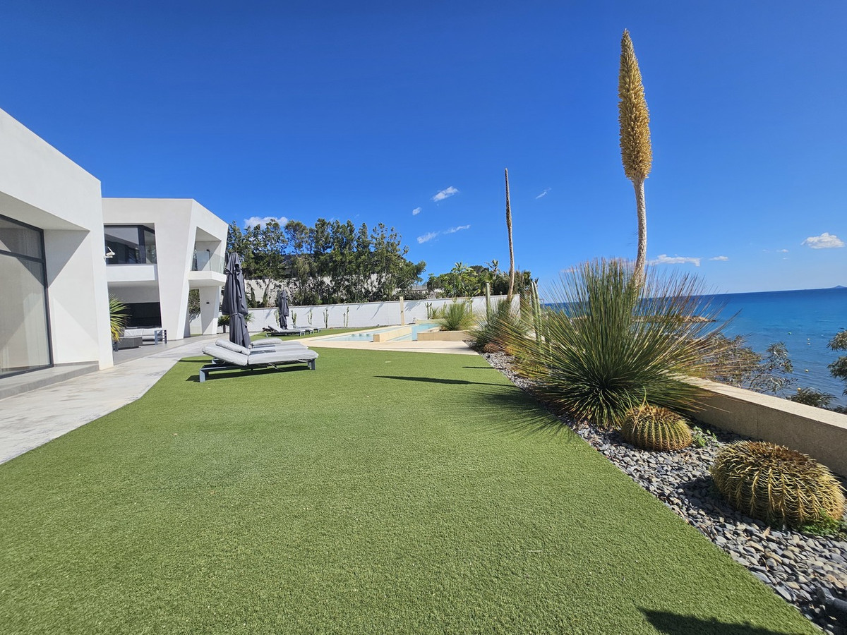 ShowFeedImage House – Detached Villa in Orihuela