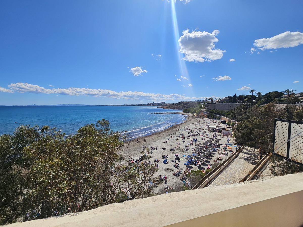 ShowFeedImage House – Detached Villa in Orihuela
