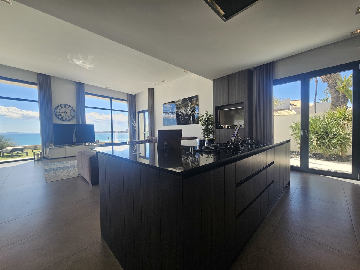 ShowFeedImage House – Detached Villa in Orihuela