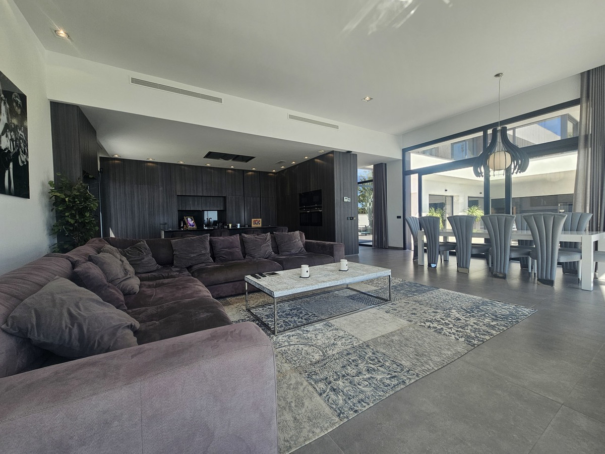 ShowFeedImage House – Detached Villa in Orihuela
