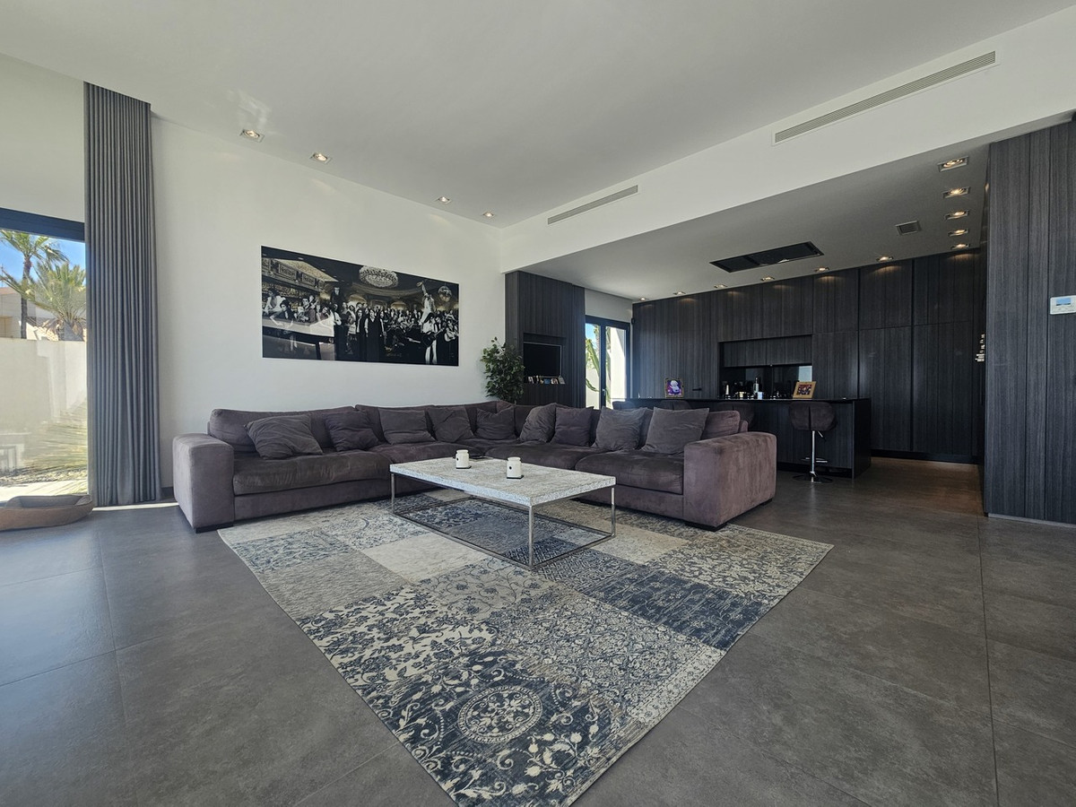 ShowFeedImage House – Detached Villa in Orihuela