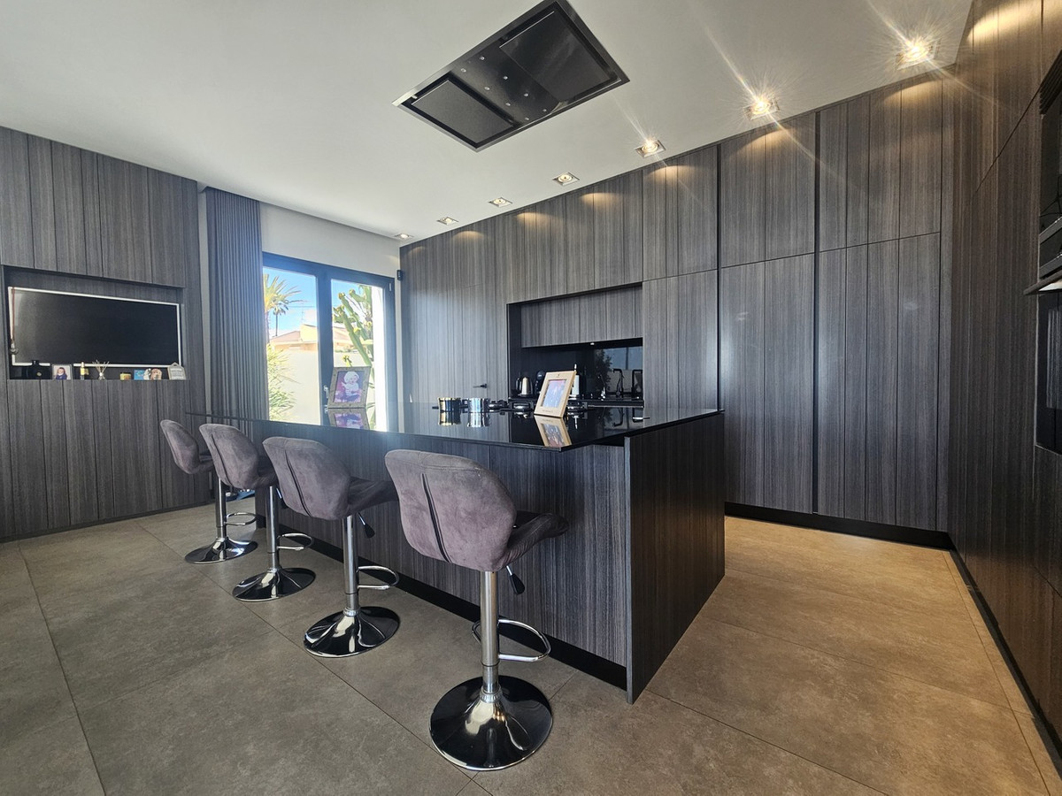 ShowFeedImage House – Detached Villa in Orihuela