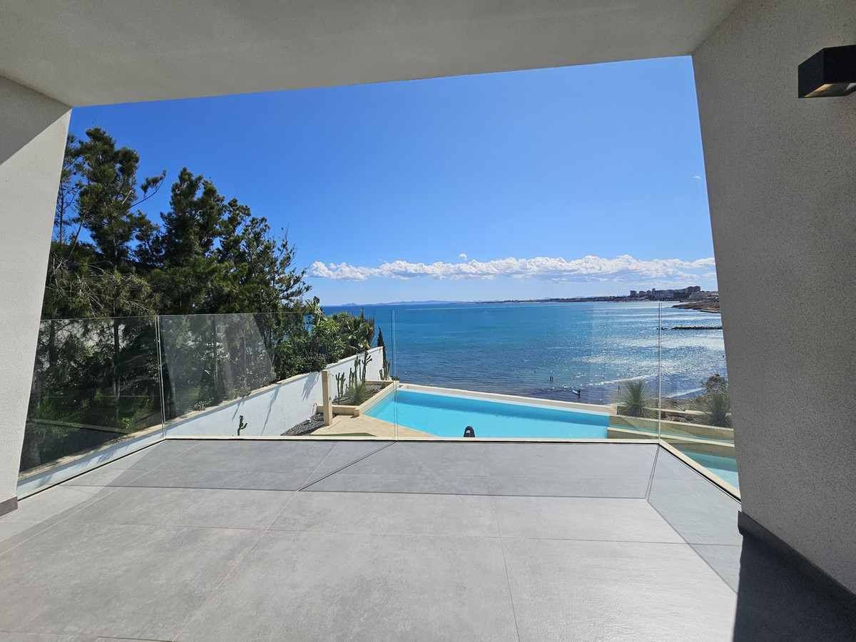 ShowFeedImage House – Detached Villa in Orihuela