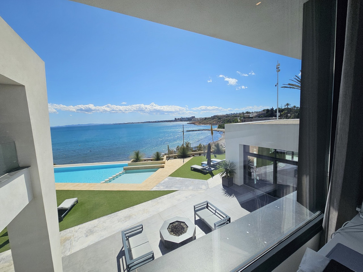ShowFeedImage House – Detached Villa in Orihuela