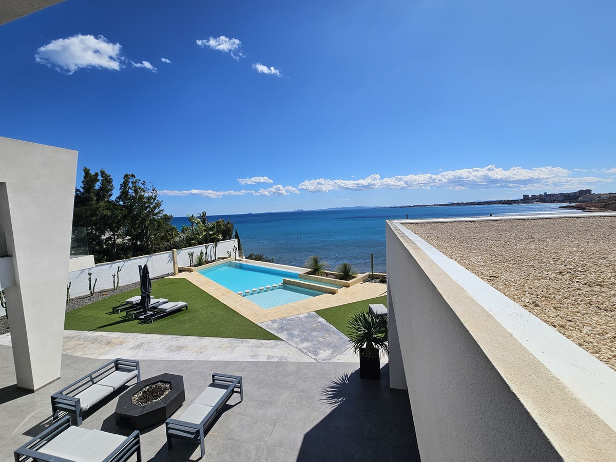 ShowFeedImage House – Detached Villa in Orihuela