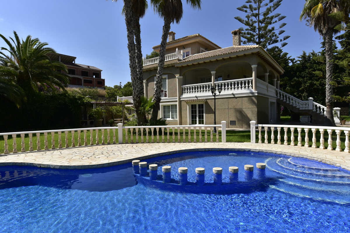 ShowFeedImage House – Detached Villa in Orihuela