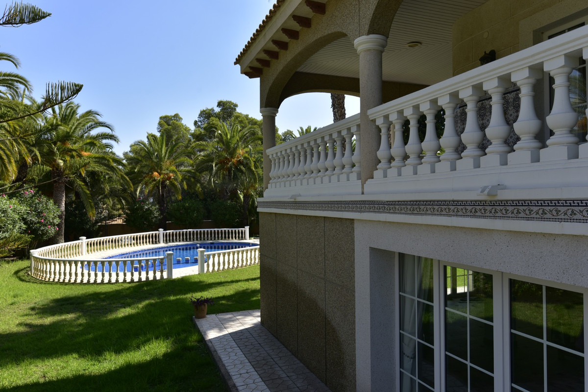 ShowFeedImage House – Detached Villa in Orihuela