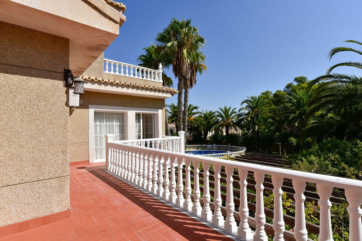 ShowFeedImage House – Detached Villa in Orihuela