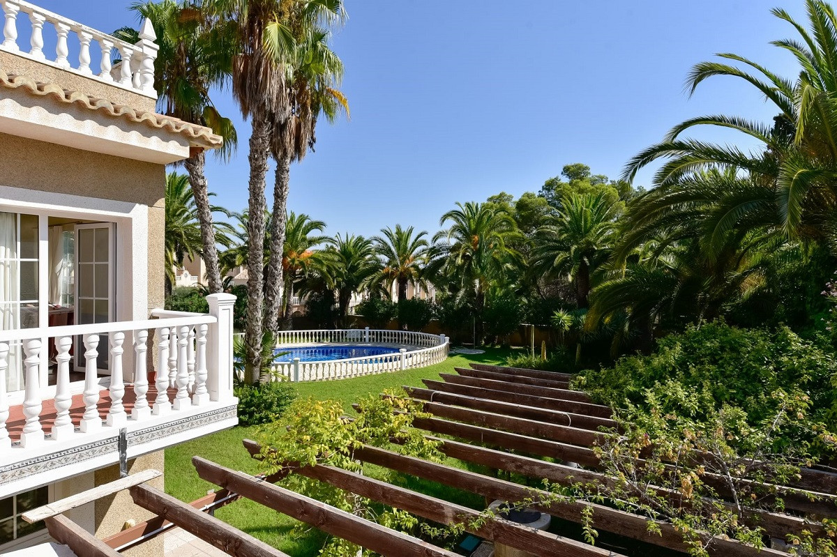 ShowFeedImage House – Detached Villa in Orihuela