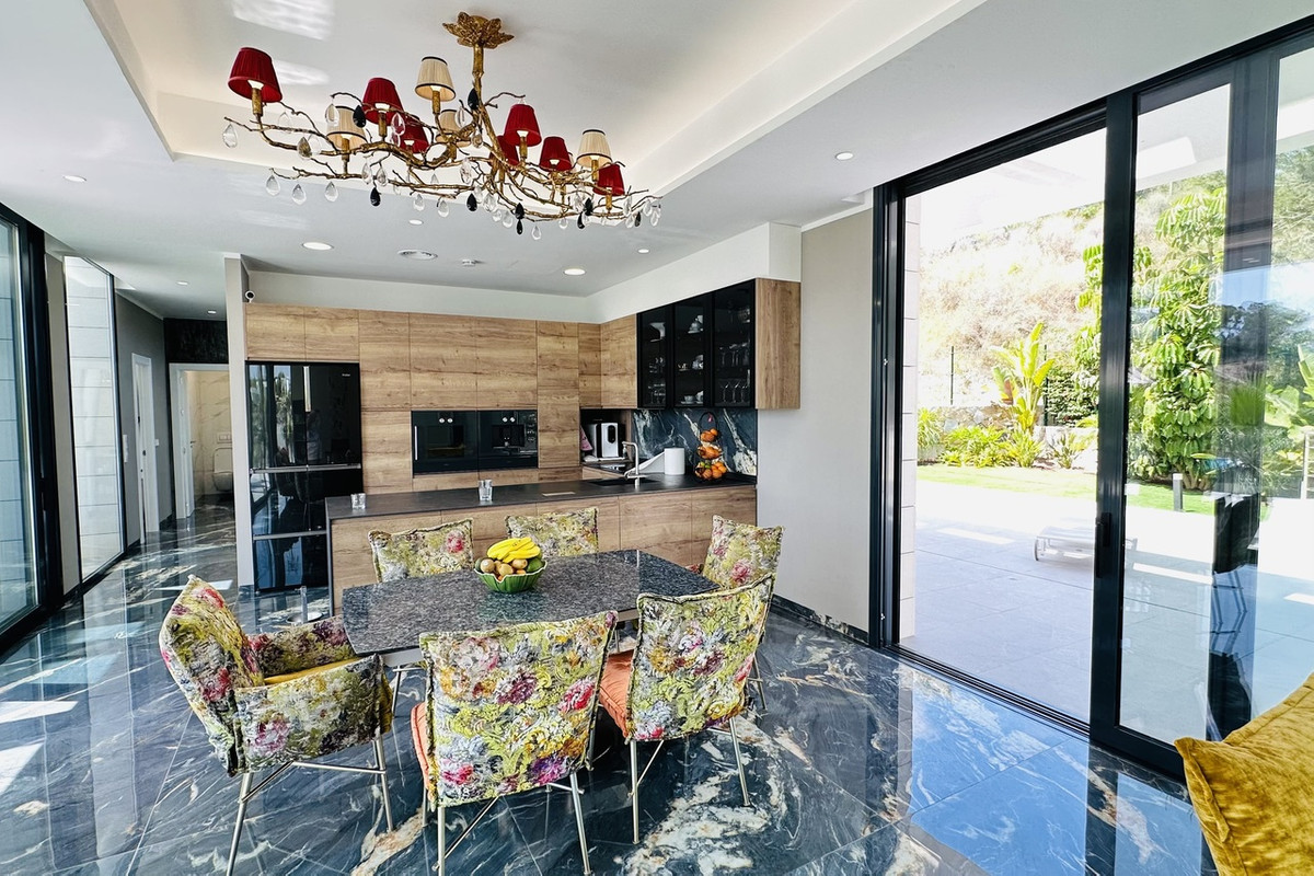 ShowFeedImage House – Detached Villa in Orihuela