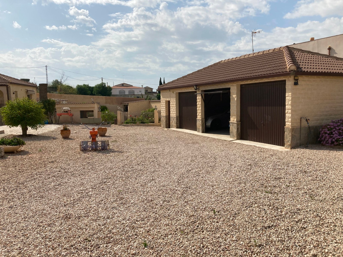 ShowFeedImage House – Detached Villa in Elche
