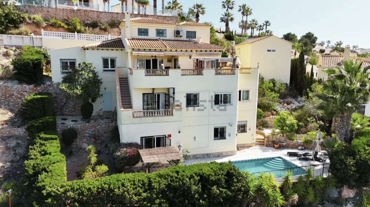 ShowFeedImage House – Detached Villa in Orihuela
