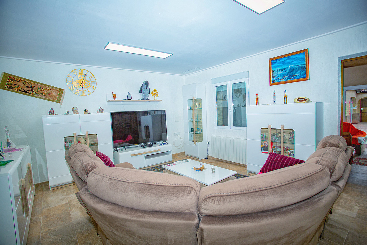 ShowFeedImage House – Detached Villa in Elche