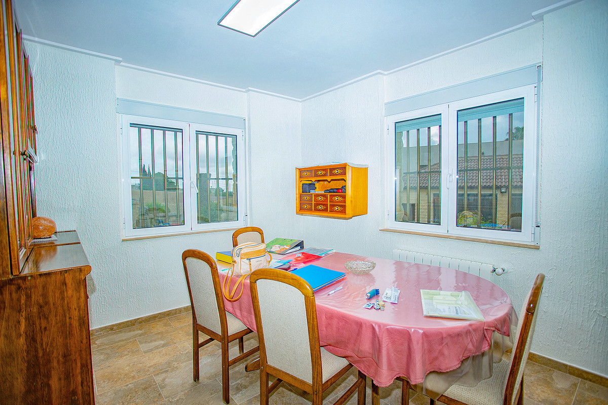 ShowFeedImage House – Detached Villa in Elche