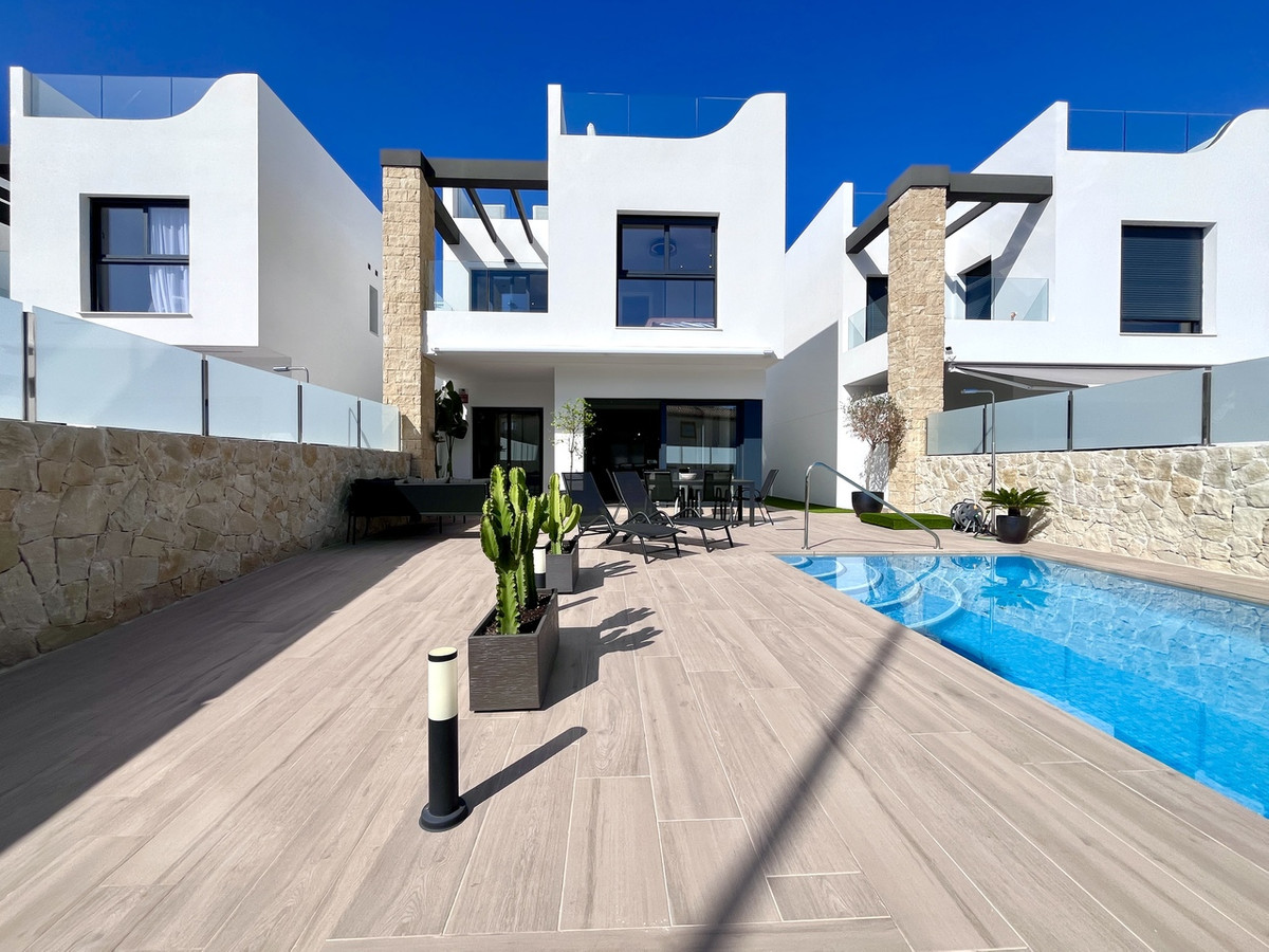 ShowFeedImage House – Detached Villa in Orihuela
