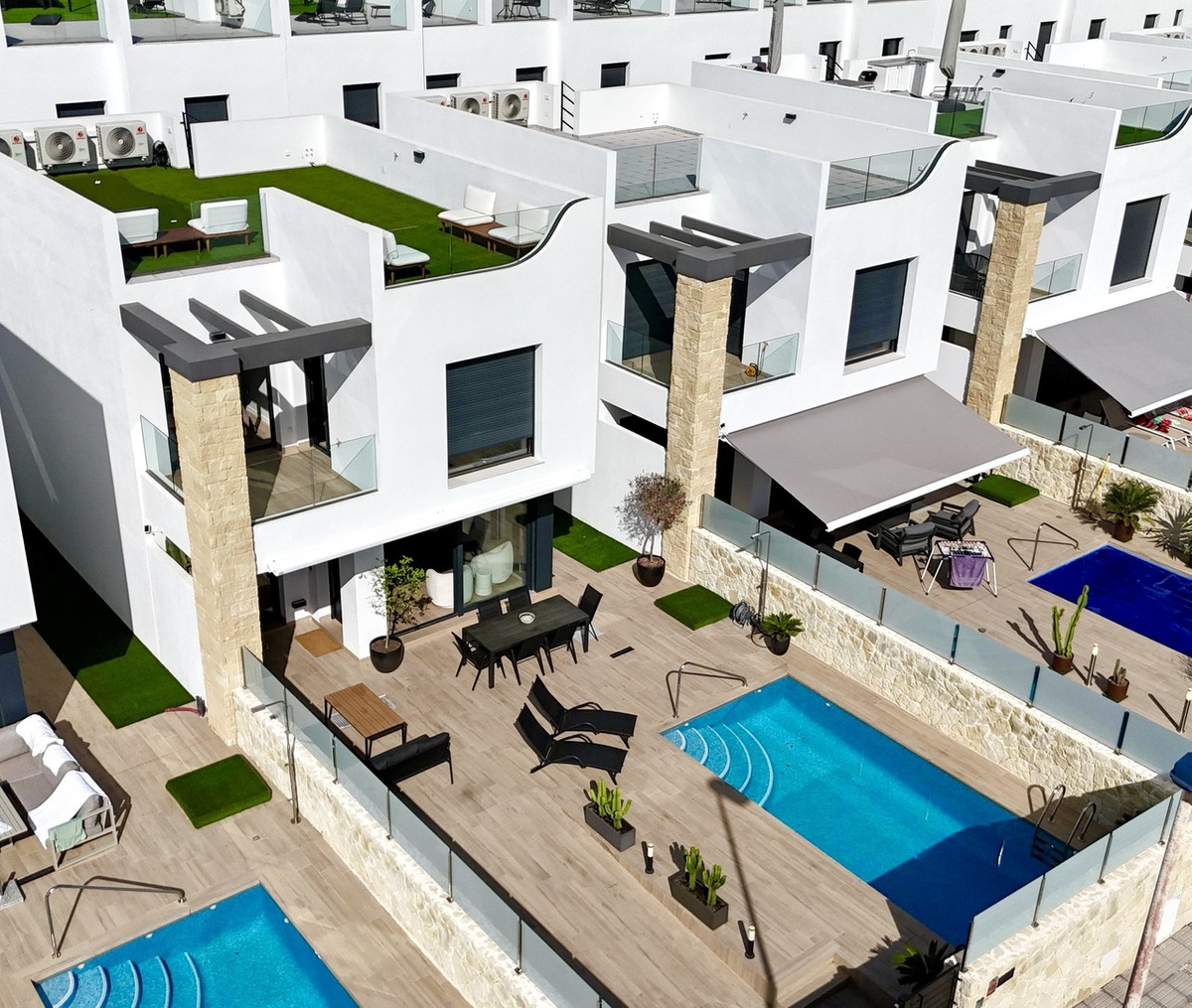 ShowFeedImage House – Detached Villa in Orihuela