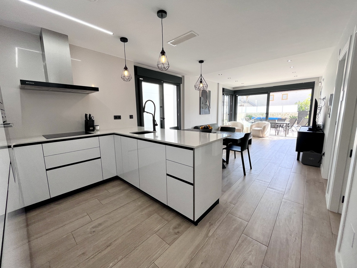 ShowFeedImage House – Detached Villa in Orihuela