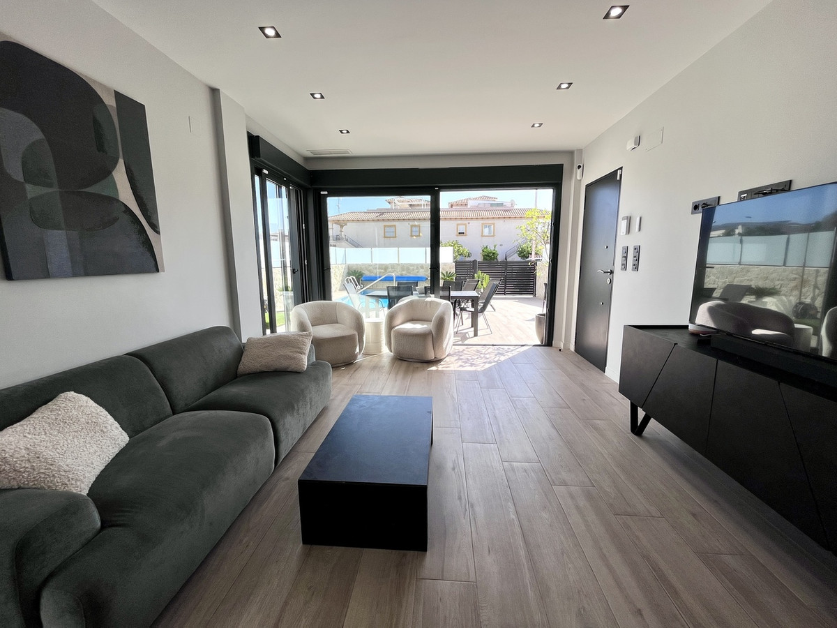 ShowFeedImage House – Detached Villa in Orihuela