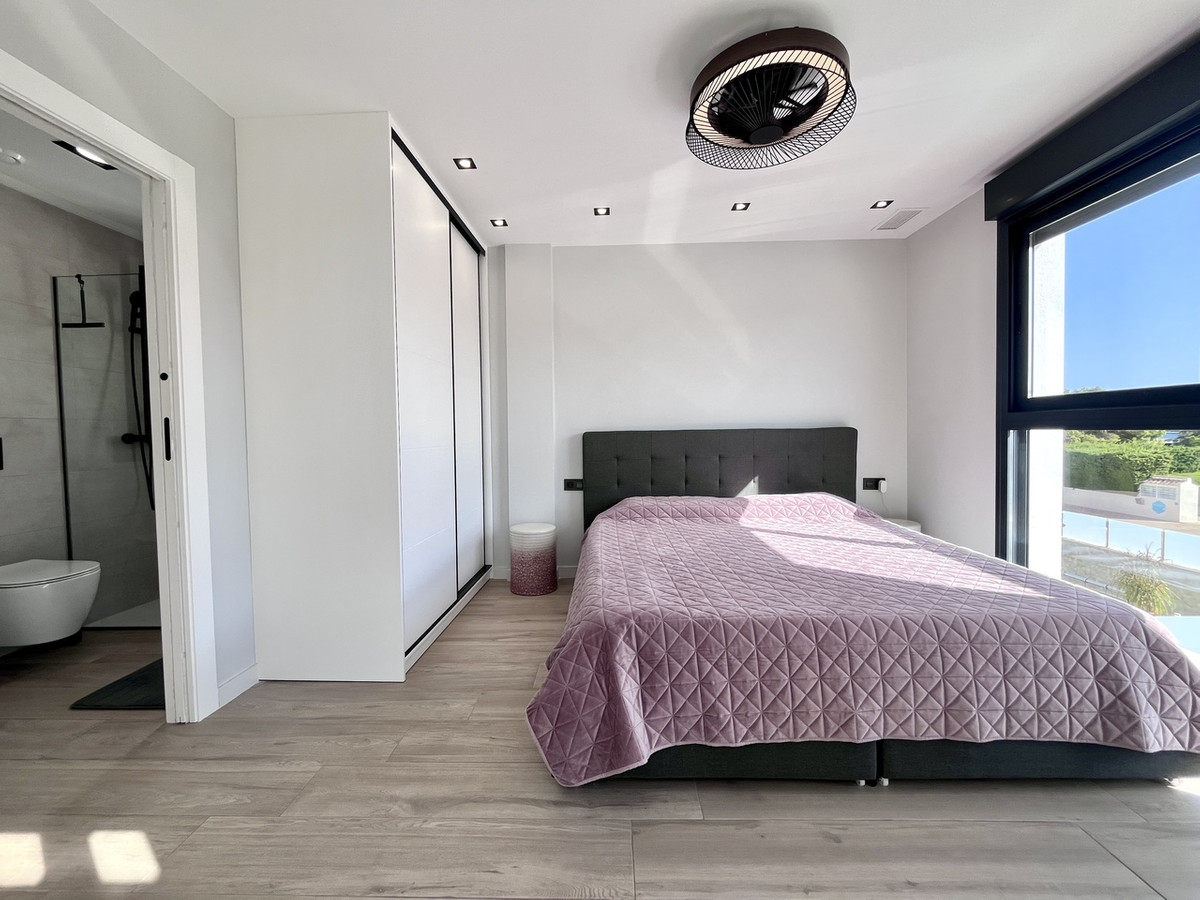 ShowFeedImage House – Detached Villa in Orihuela