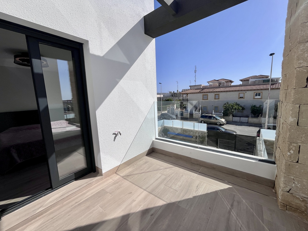 ShowFeedImage House – Detached Villa in Orihuela