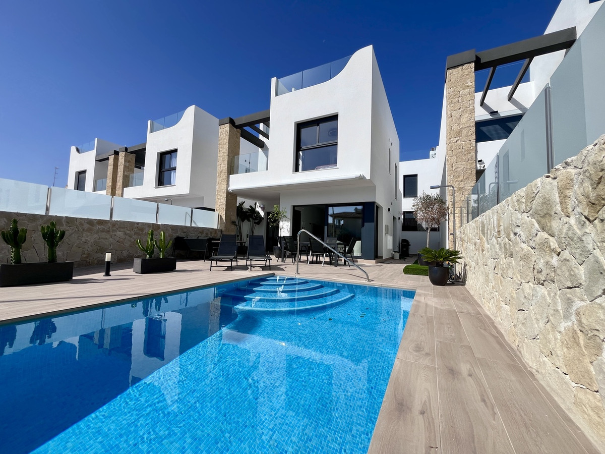 ShowFeedImage House – Detached Villa in Orihuela