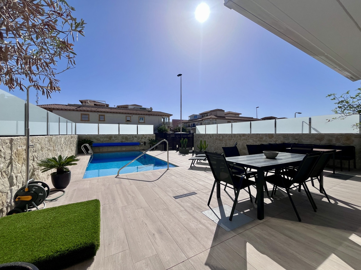 ShowFeedImage House – Detached Villa in Orihuela