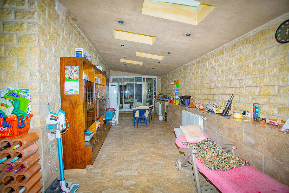 ShowFeedImage House – Detached Villa in Elche