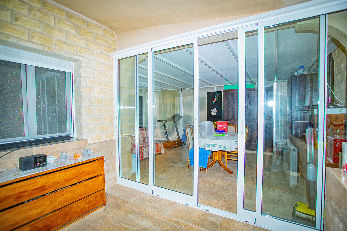 ShowFeedImage House – Detached Villa in Elche