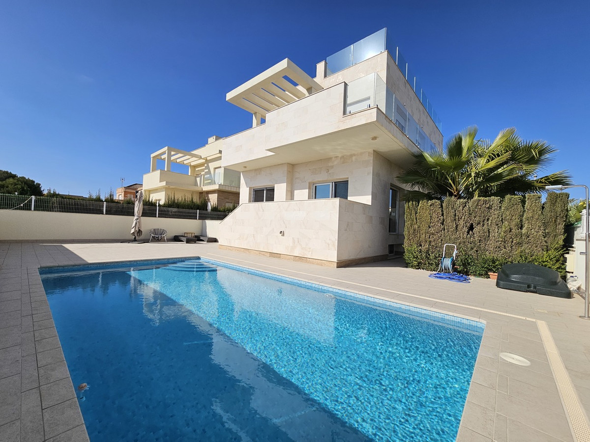 ShowFeedImage House – Detached Villa in Orihuela