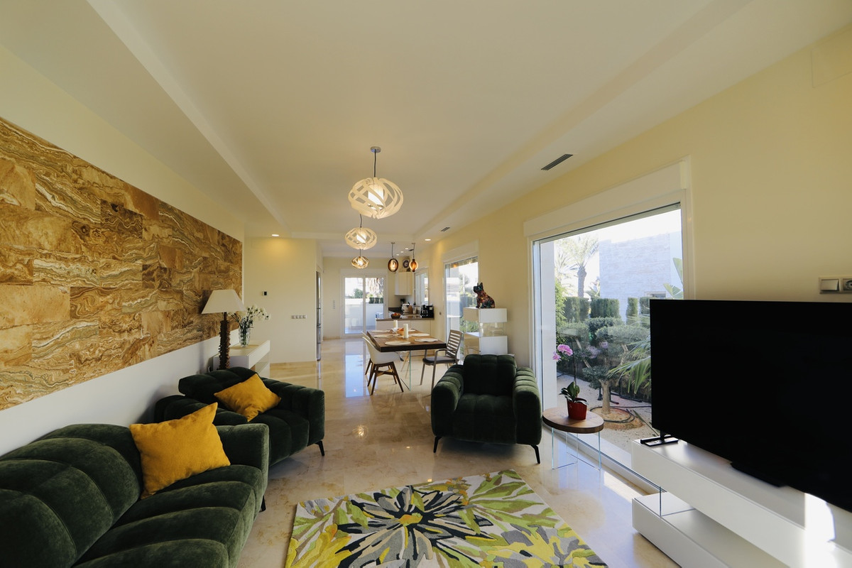 ShowFeedImage House – Detached Villa in Orihuela