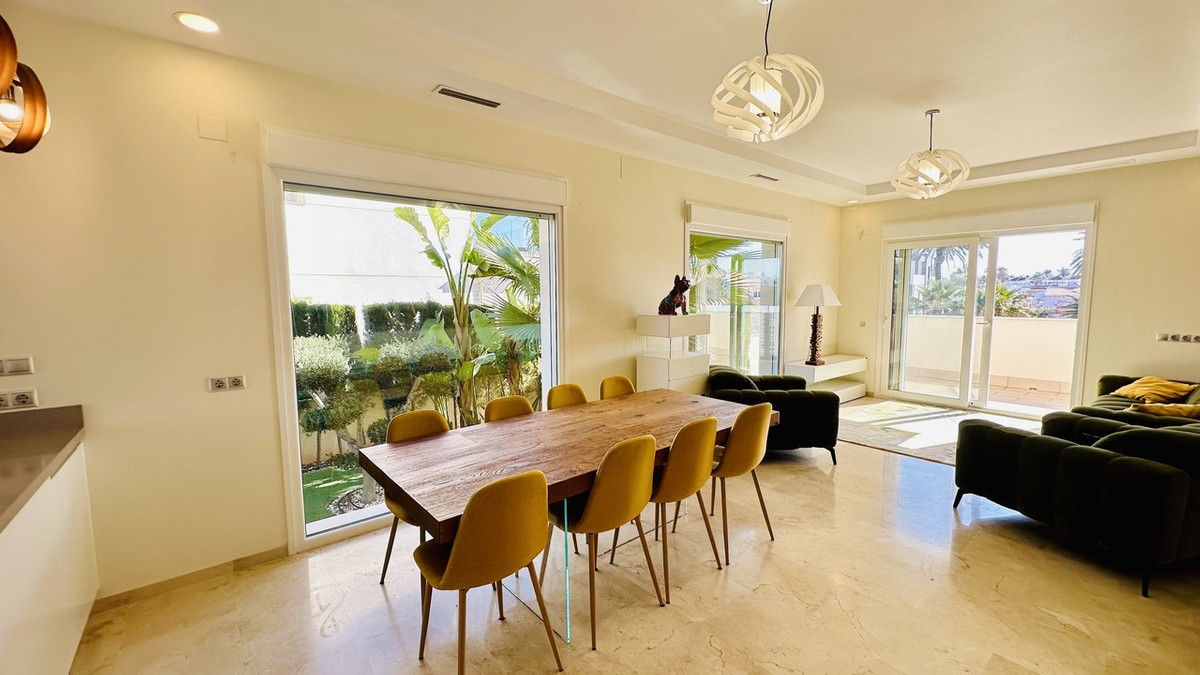 ShowFeedImage House – Detached Villa in Orihuela