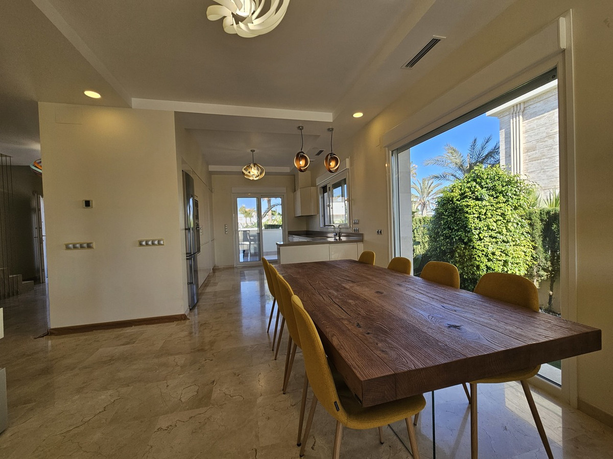 ShowFeedImage House – Detached Villa in Orihuela