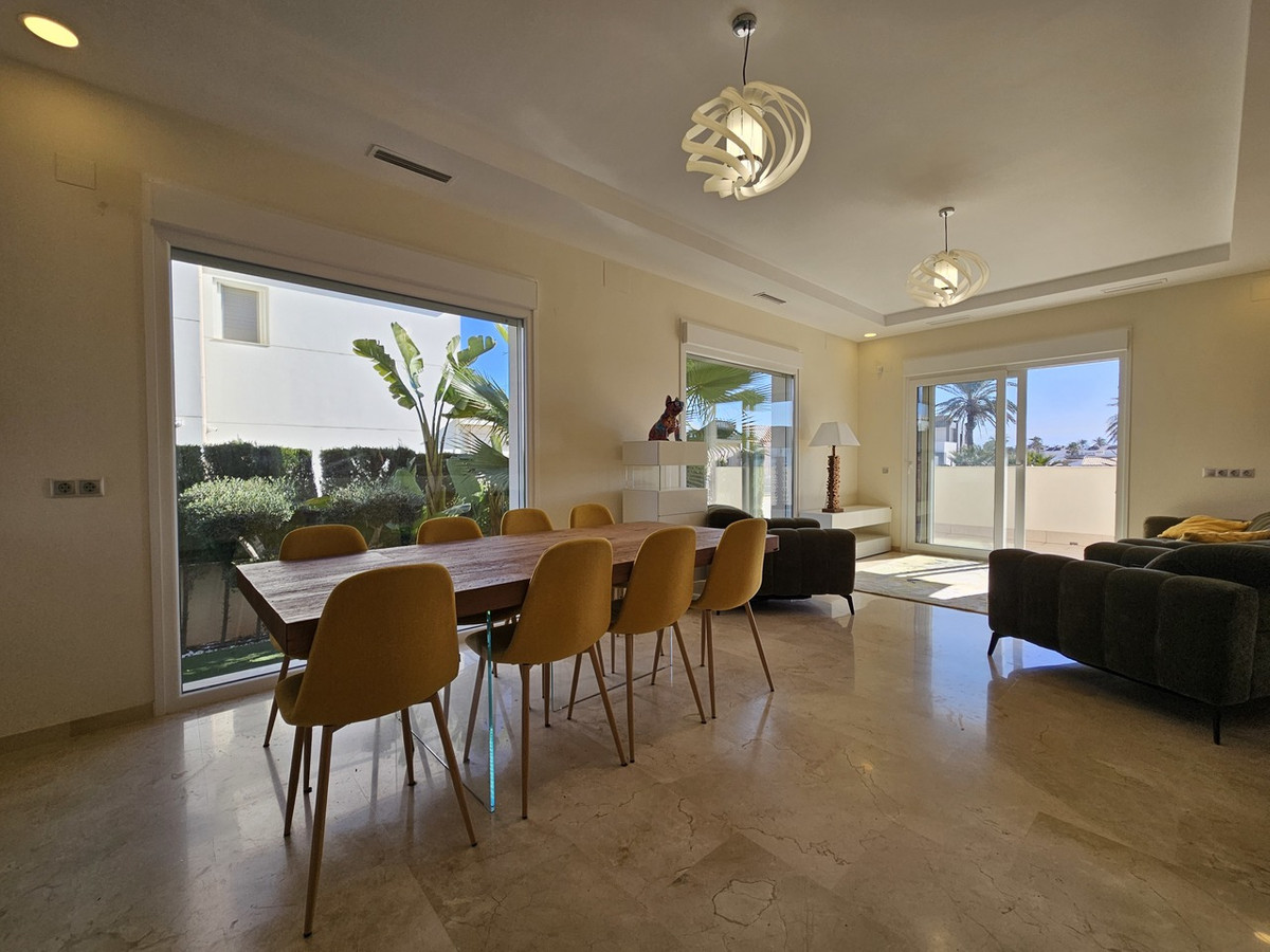 ShowFeedImage House – Detached Villa in Orihuela