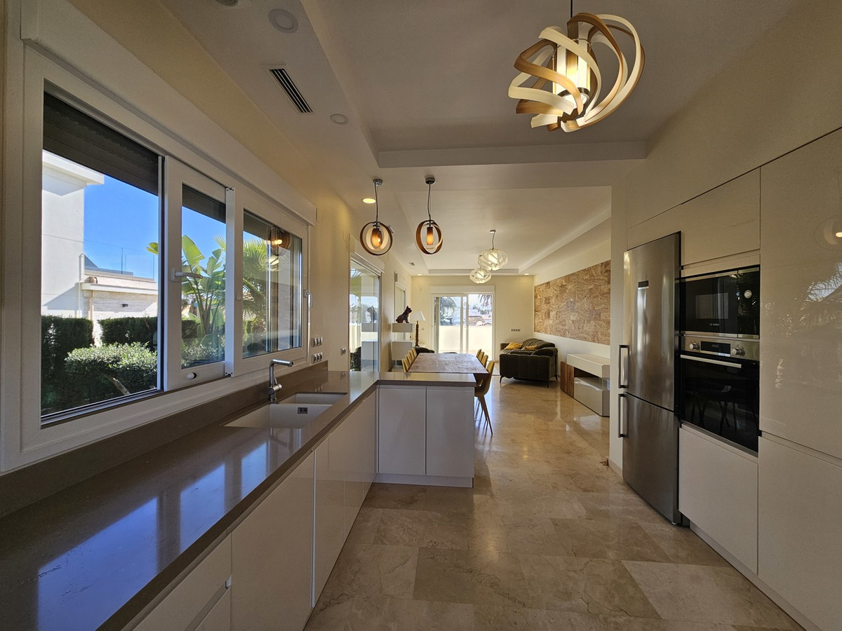 ShowFeedImage House – Detached Villa in Orihuela