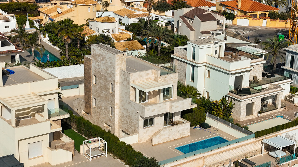 ShowFeedImage House – Detached Villa in Orihuela