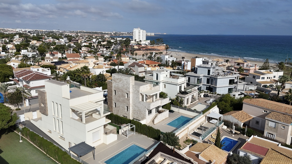 ShowFeedImage House – Detached Villa in Orihuela