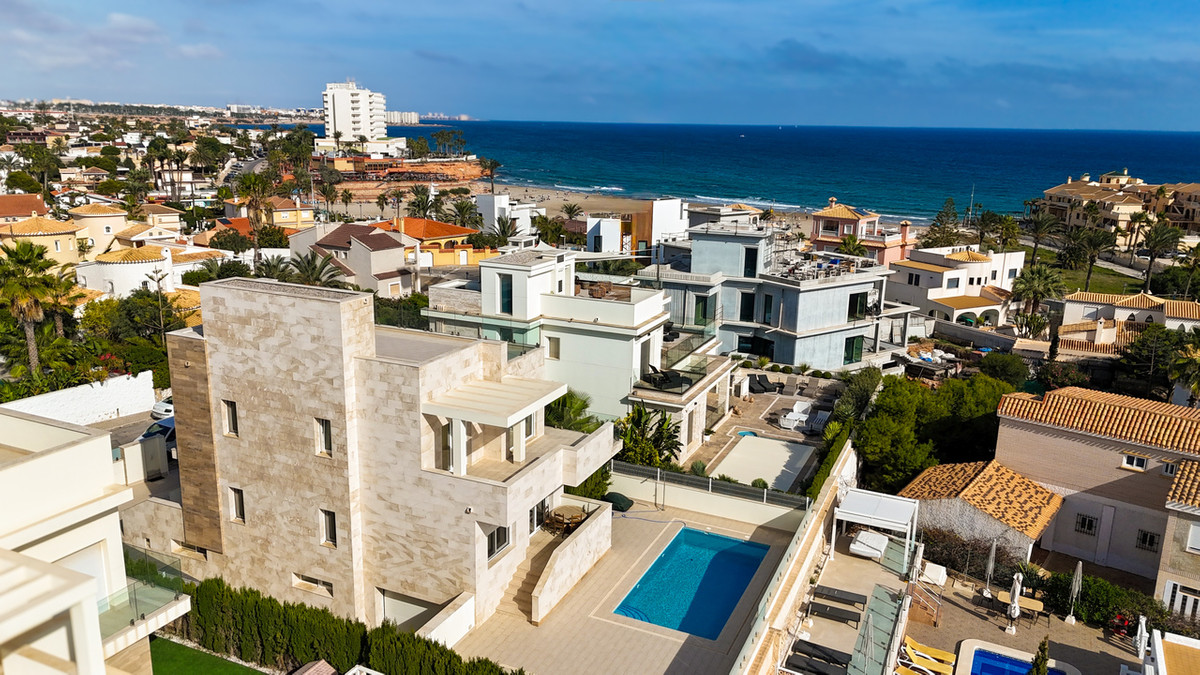 ShowFeedImage House – Detached Villa in Orihuela