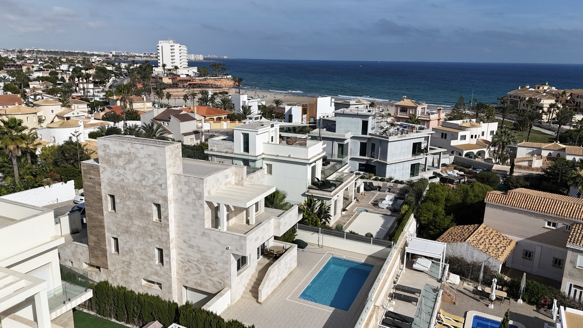 ShowFeedImage House – Detached Villa in Orihuela