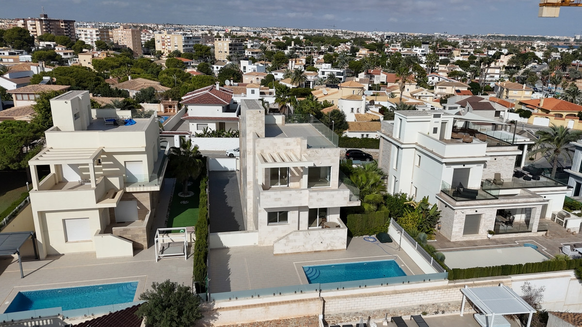 ShowFeedImage House – Detached Villa in Orihuela