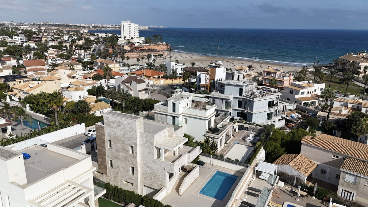 ShowFeedImage House – Detached Villa in Orihuela