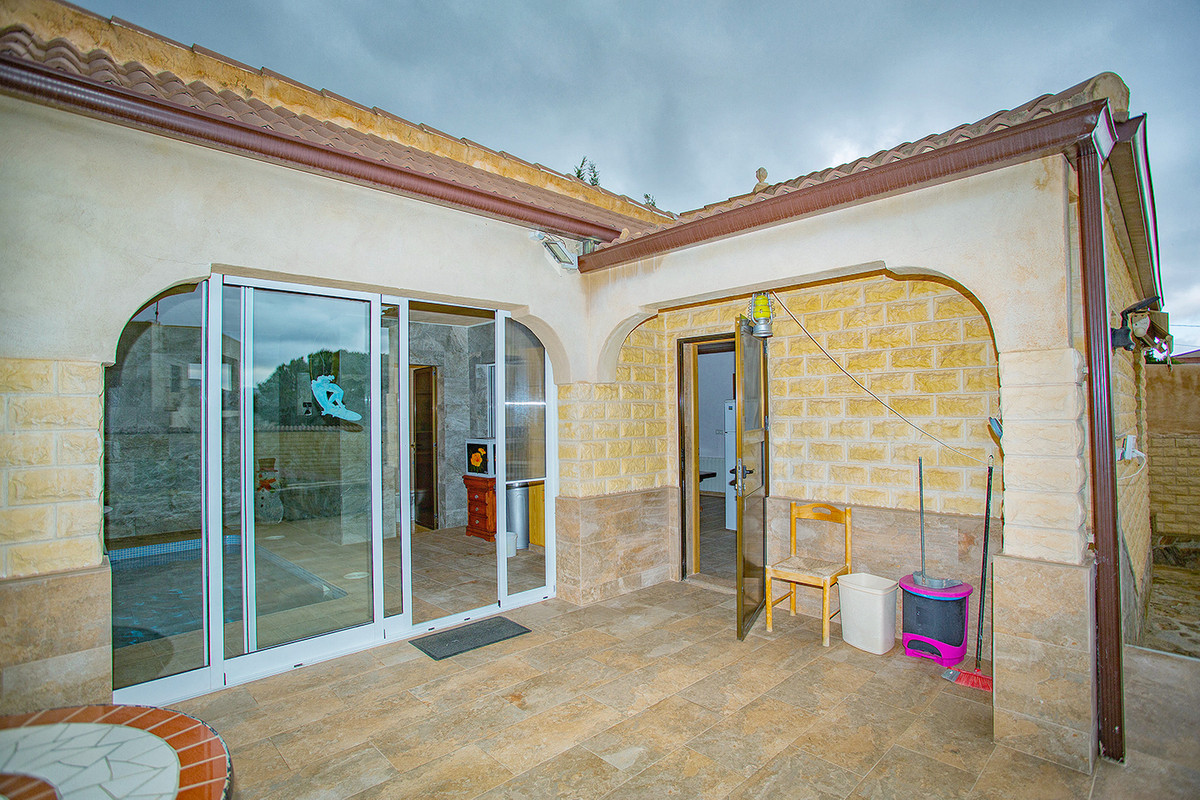 ShowFeedImage House – Detached Villa in Elche