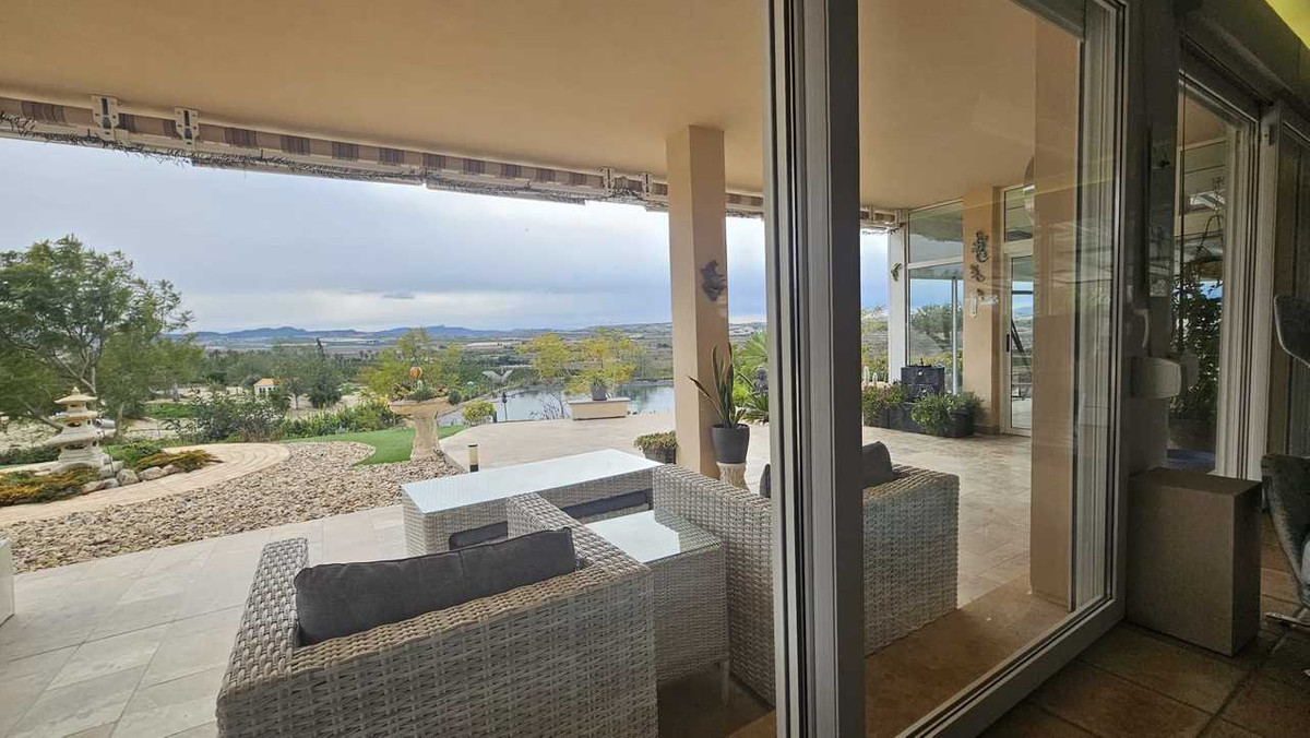 ShowFeedImage House – Detached Villa in Orihuela