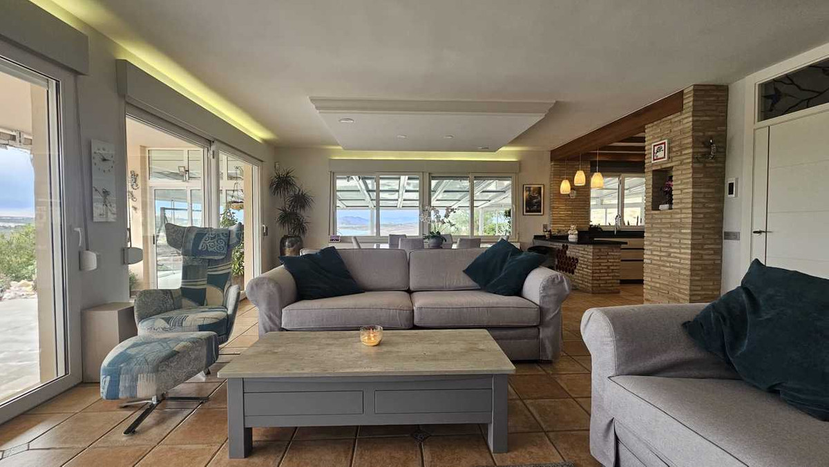 ShowFeedImage House – Detached Villa in Orihuela