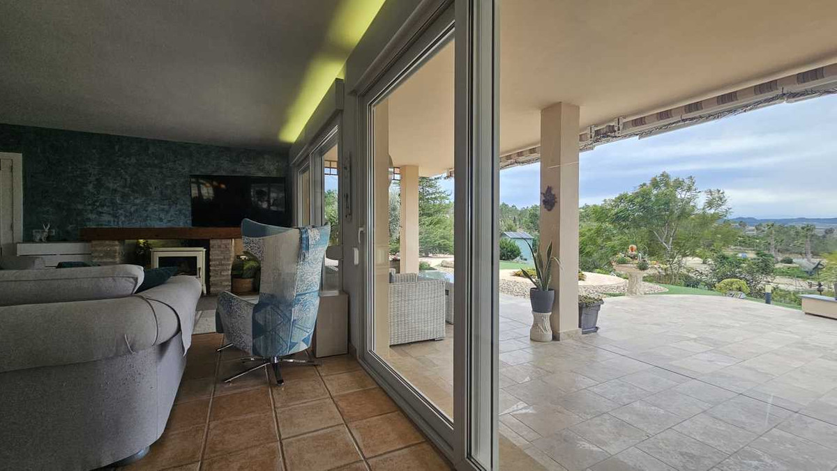 ShowFeedImage House – Detached Villa in Orihuela